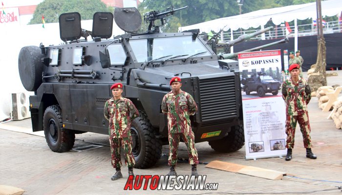 kendaraan militer IIMS 2015