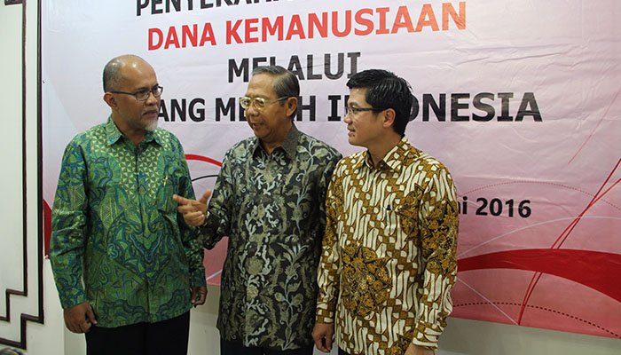 toyota-sumbang-bantuan-pmi-2016-2