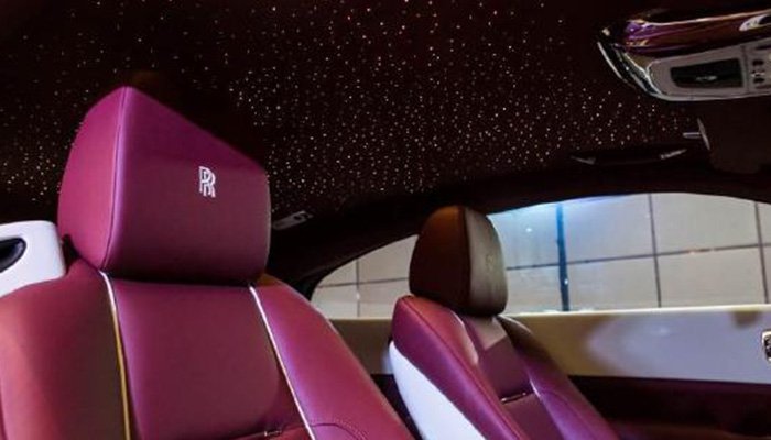 rolls-royce-bespoke-wraith-edisi-khusus-merah-putih-interior