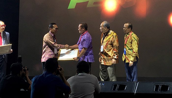 toyota-rouli-sijabat-sienta-product-of-the-year-2016