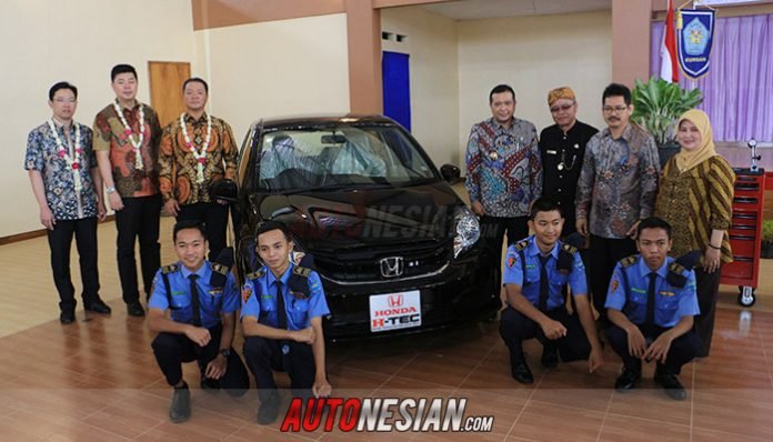 Honda Transfer Teknologi di SMKN 3 Kuningan - Autonesian.com