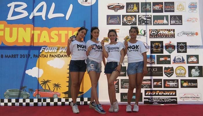 Para Sales Promotion Girls (SPG) di NGK Pitstop Bali