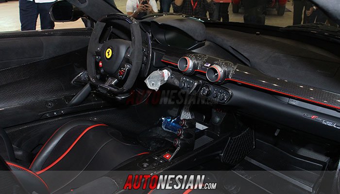 Ferrari-LaFerta-indonesia-interior