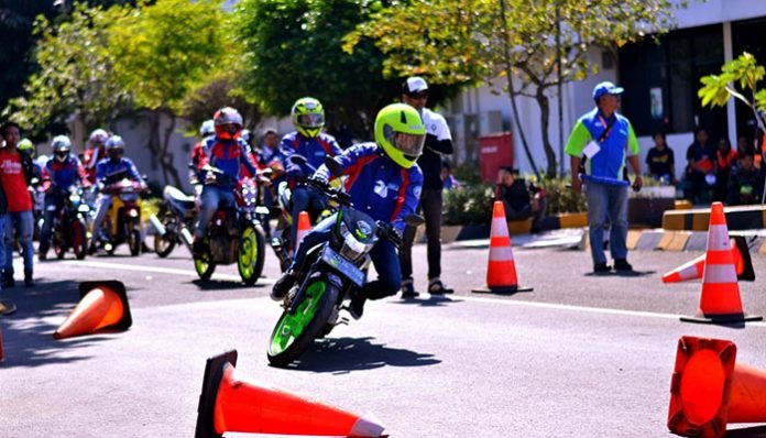 Suzuki-motor-defensive-riding-training Suzuki Bersama Satria Club Indonesia (SCI) Gelar Defensive Riding Training