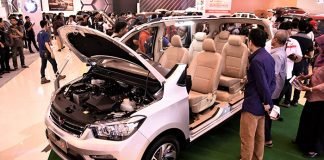 Wuling Confero di GIIAS Auto Show Surabaya 2017