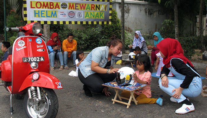 Kutu Community Gelar Lomba Mewarnai Helm Anak di Jogja
