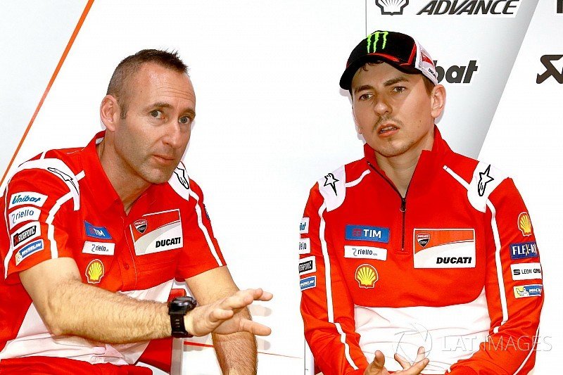Kepala Mekanik Team Ducati, Gabarrini bersama Jorge Lorenzo di MotoGP Qatar 201
