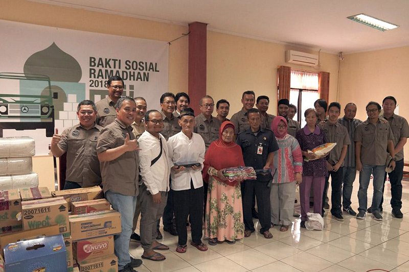 mercedes jip indonesia Bakti Sosial ramadhan 2018