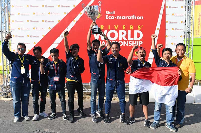 Tim ITS Team 2 dari Institut Teknologi Sepuluh Nopember Surabaya dengan mobil UrbanConcept Sapuangin XI Evo 2 berhasil menjadi juara pertama balap mobil adu cepat dan hemat energi Shell Eco-marathon Drivers’ World Championship (SEM DWC) Grand Final 2018.