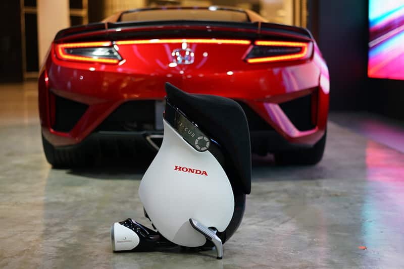 UNI-CUB β sedang dipamerkan dalam Honda Gallery, Jakarta