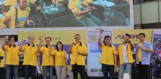 Jajaran Direksi Adira Finance resmi meluncurkan Momotor.id di Summarecon Mall Serpong, Tangerang, Minggu (22/07/18)