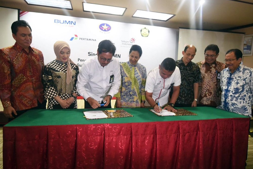 Penandatanganan Sinergi Digitalisasi SPBU resmi ditandatangani oleh Direktur Pemasaran Retail Pertamina Mas’ud Khamid dan Direktur Enterprise & Business Service Telkom Dian Rachmawan di Kantor Kementerian BUMN