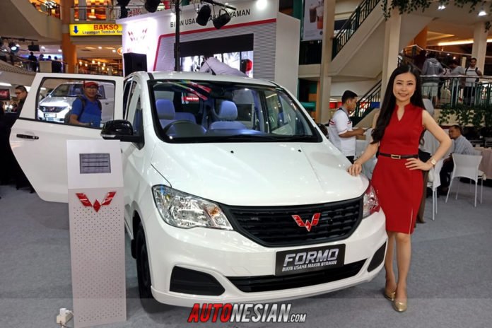 wuling-formo-indonesia Wuling Formo hadir dalam dua varian, yaitu minibus dan Blind Van