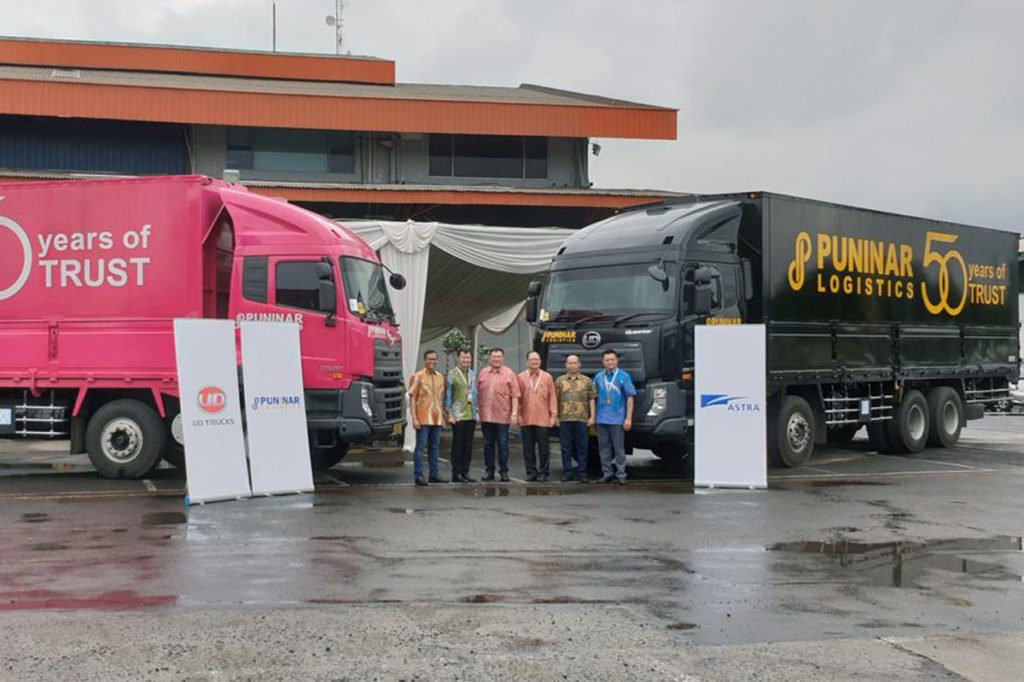 Ceremony penyerahan 22 unit UD Trucks Quester CQE280 kepada Puninar Logistics di Cakung, Cilincing, Jakarta