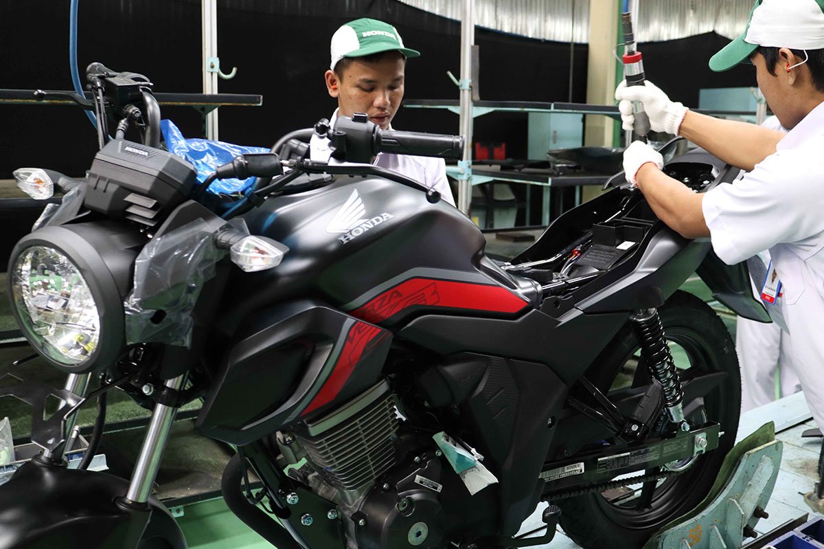 New Honda CB150 Verza dengan Striping baru