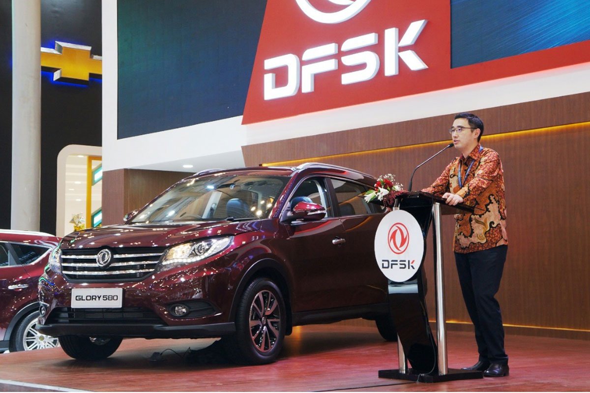 Franz Wang selaku Managing Director of Sales Center PT Sokonindo Automobile di depan Glory 580