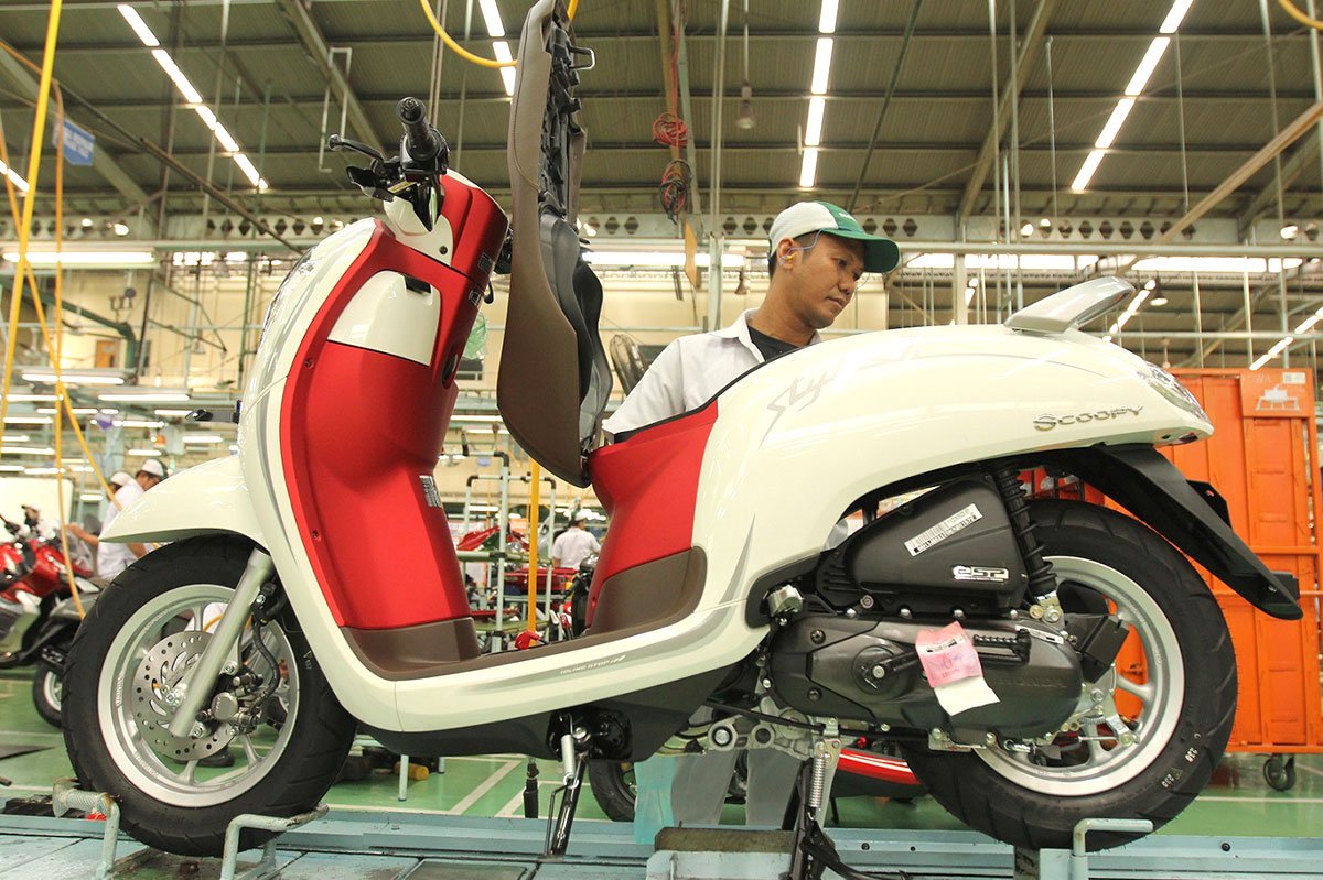 Honda Scoopy Kini Hadir Berbalut Warna Merah Putih Autonesian Com