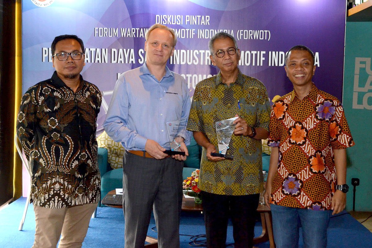 Universal Robots Diskusi Pintar Forwot Indonesia
