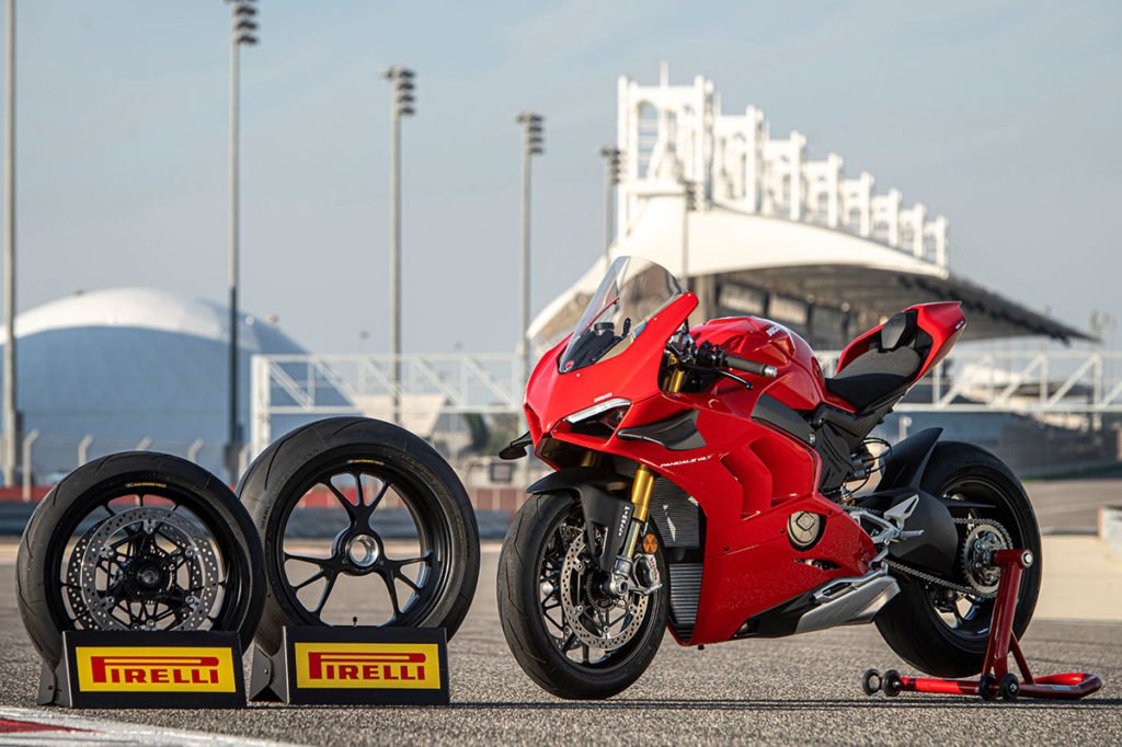 Ban Pirelli Diablo Supercorsa SP Ducati Panigale V4