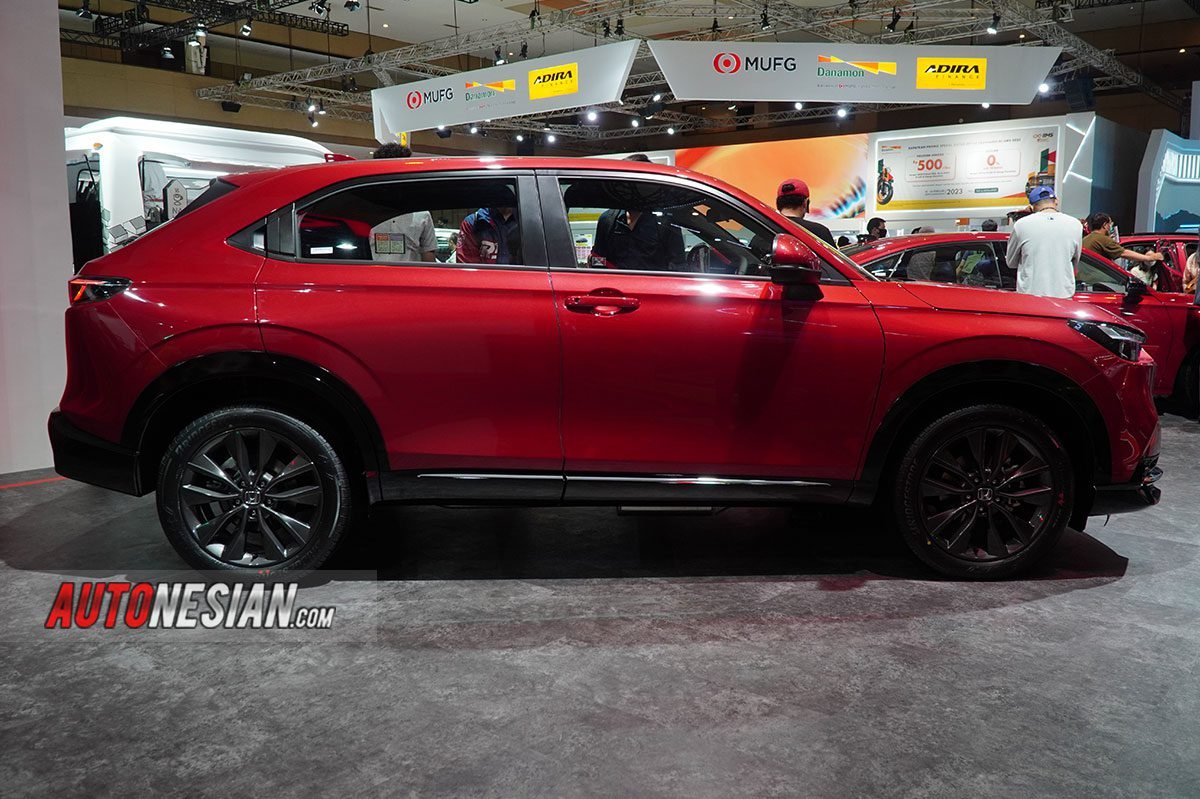 Honda HR-V Monochrome Series Ignite Red Metallic