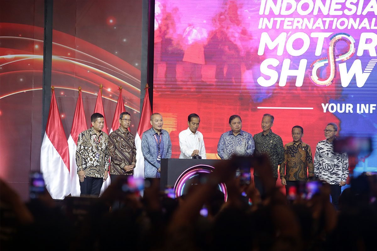 Pameran otomotif IIMS 2024 Jokowi