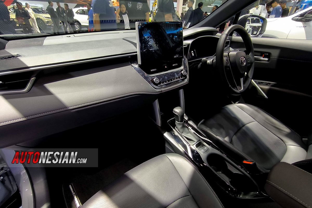 Toyota Corolla Cross HEV Hybrid Interior