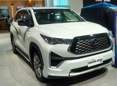 Toyota Innova Zenix Hybrid white