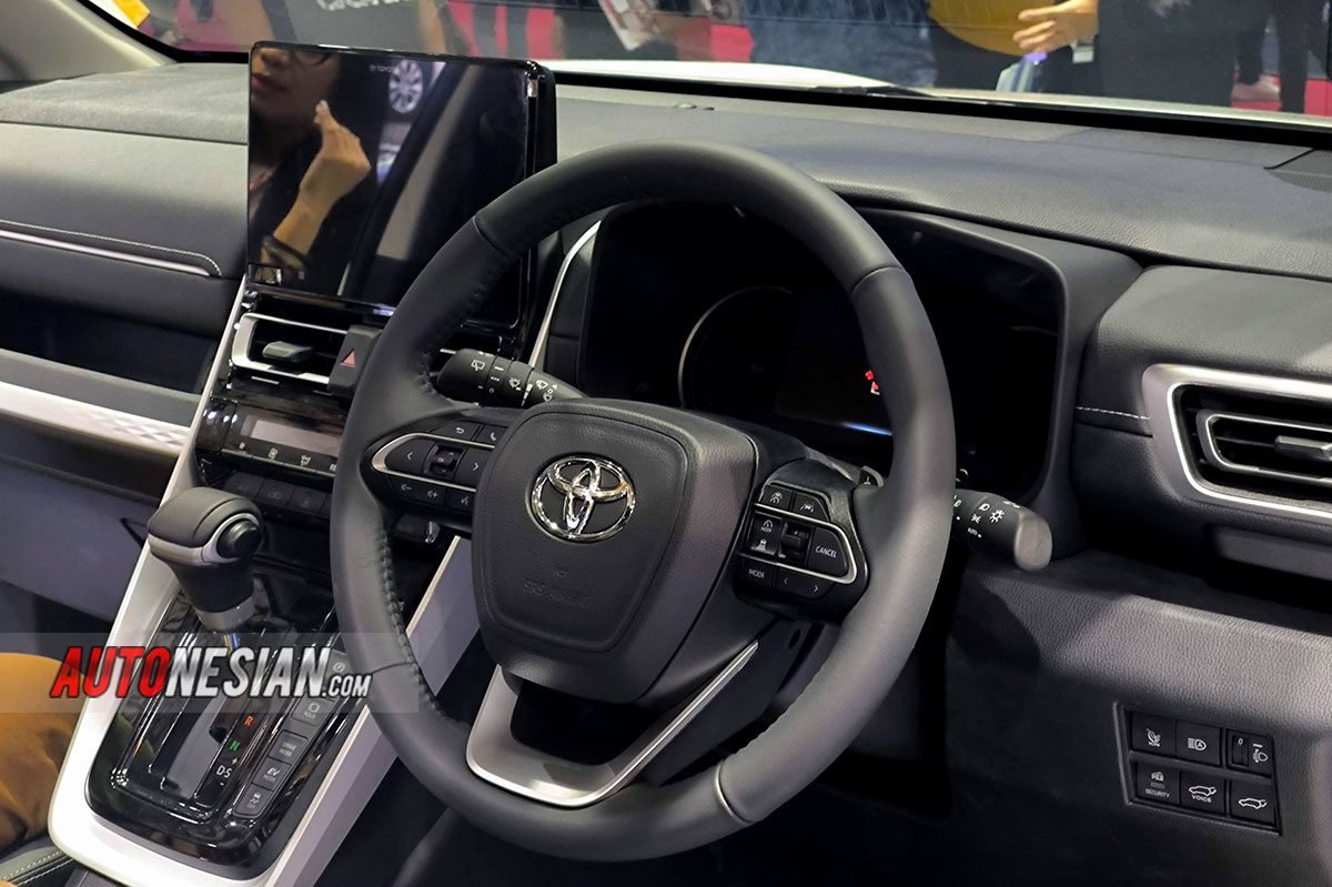Toyota Kijang Innova Zenix HEV Hybrid IIMS 2025