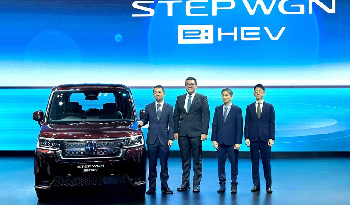 Honda STEP WGN eHEV Indonesia