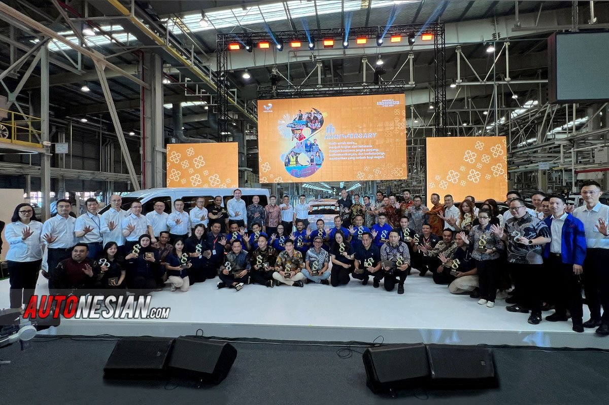 wuling 8 tahun di Indonesia