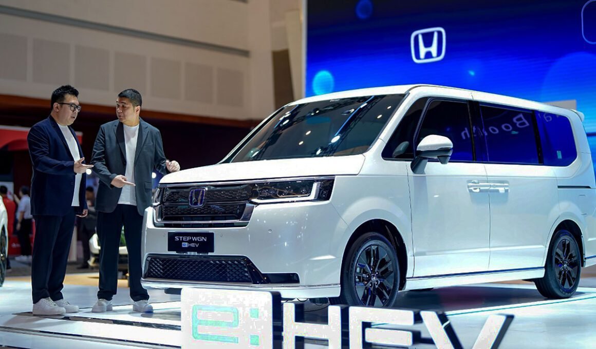 Honda STEP WGN eHEV GIIAS Surabaya 2025