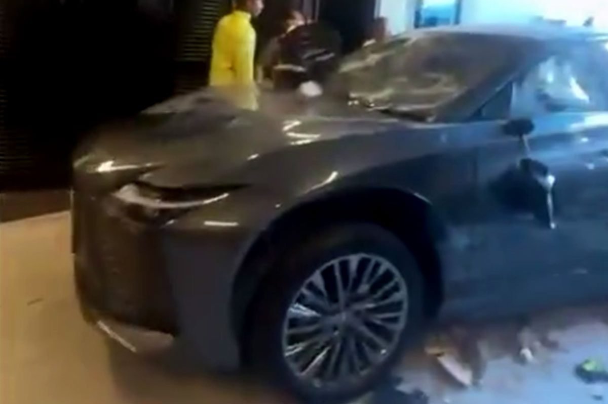 Lexus RZ Ahmad Sahroni