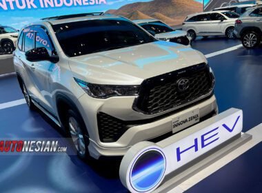Toyota Innova Zenix HEV mobil hybrid