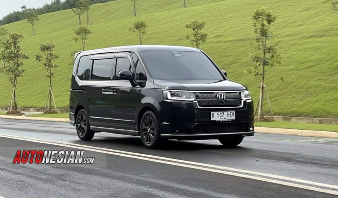 Honda STEP WGN e:HEV Bandung