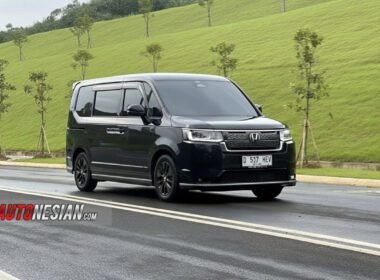 Honda STEP WGN e:HEV Bandung