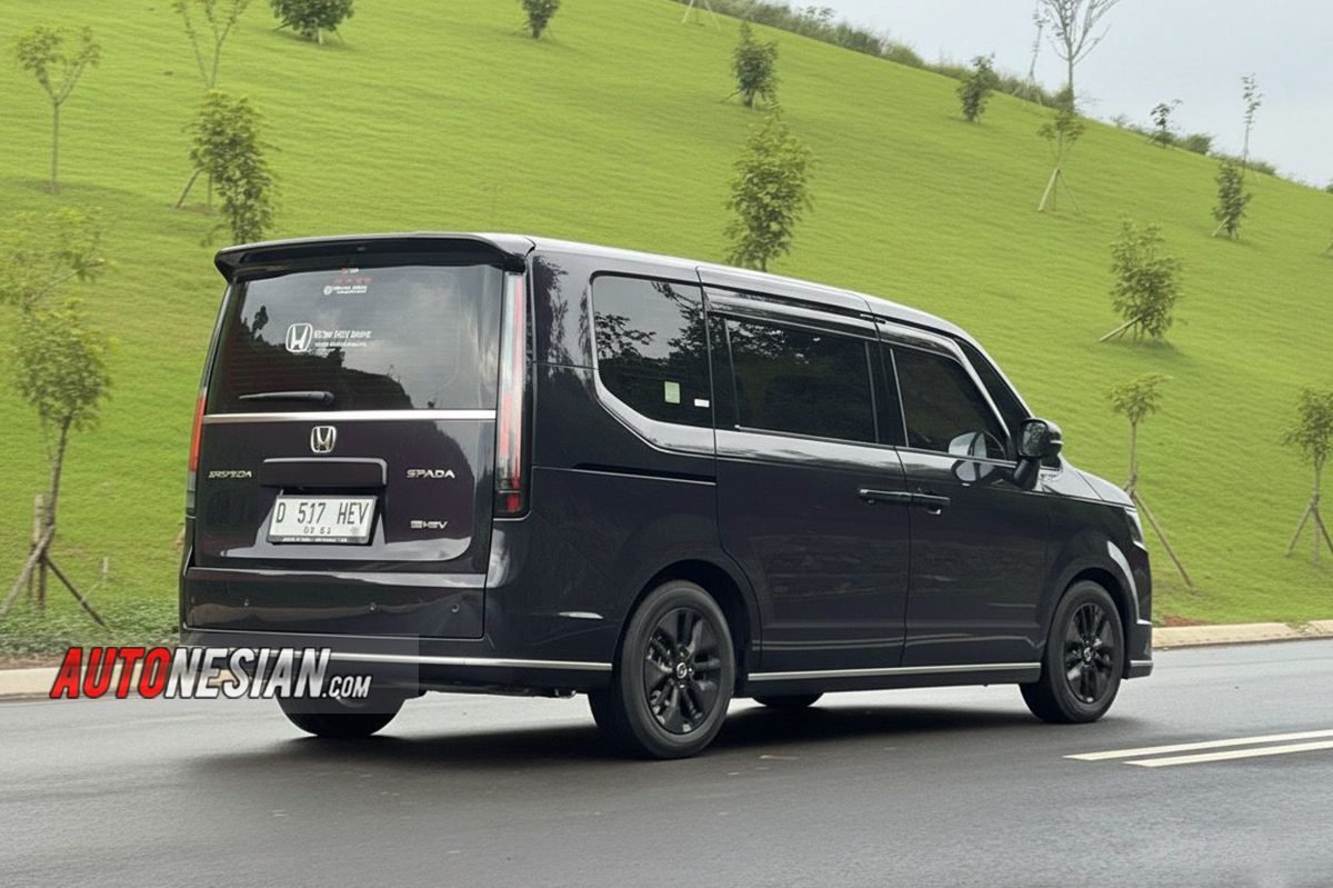 Honda STEP WGN e:HEV Bandung