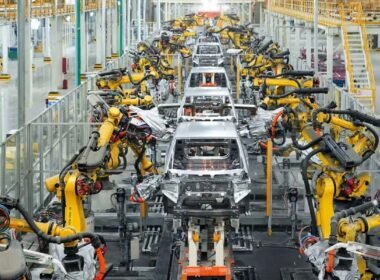 Mobil listrik byd line production