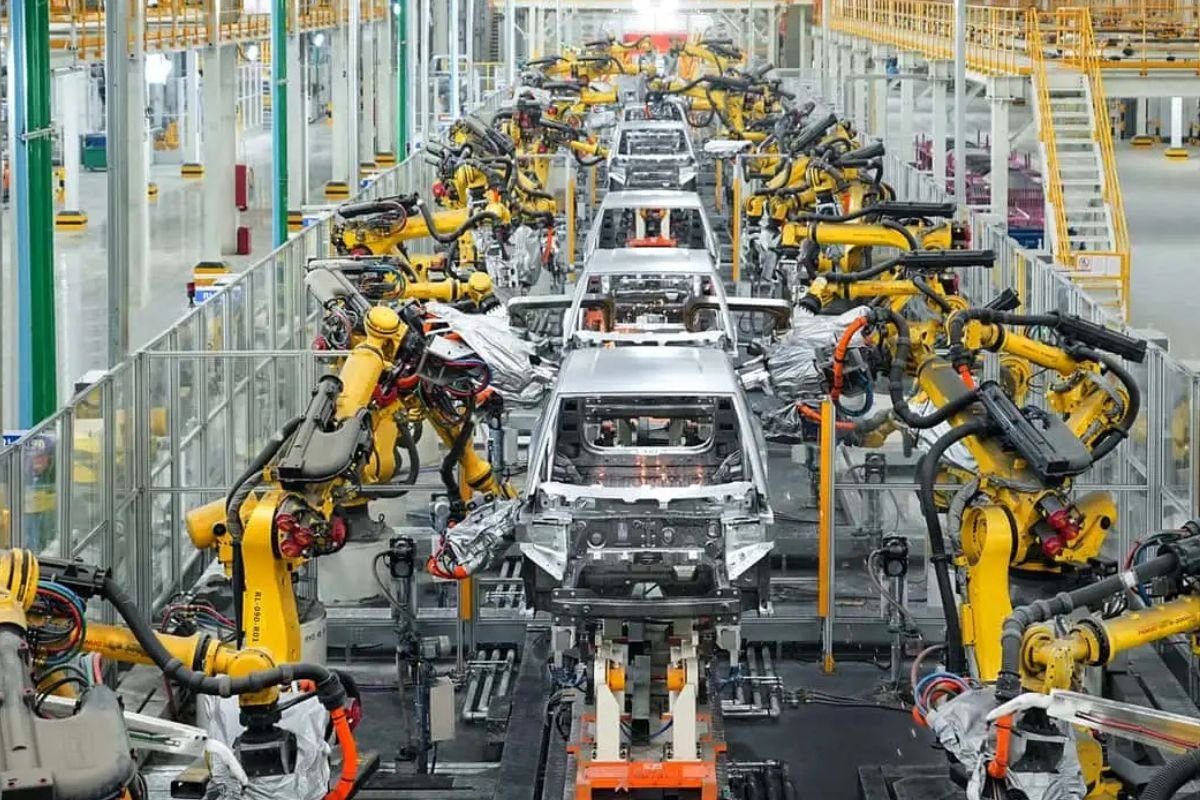 Mobil listrik byd line production