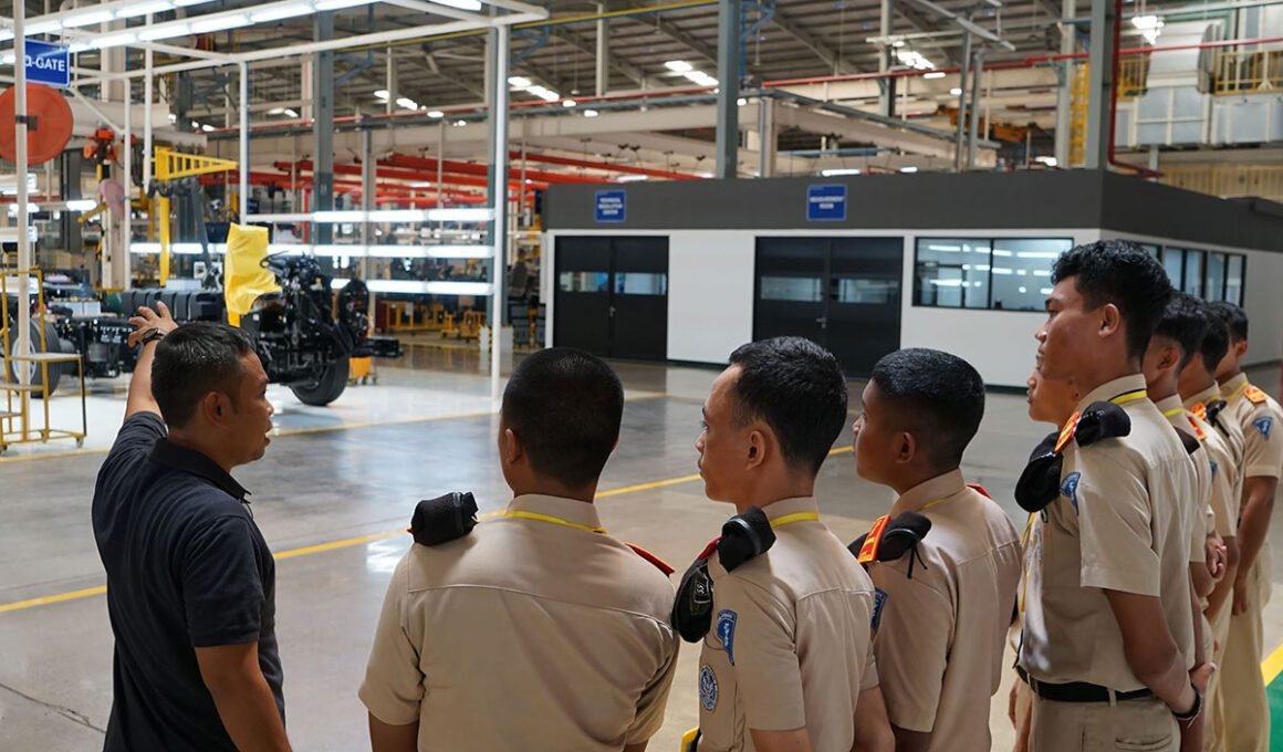 Daimler Commercial Vehicles Indonesia mercedes-benz