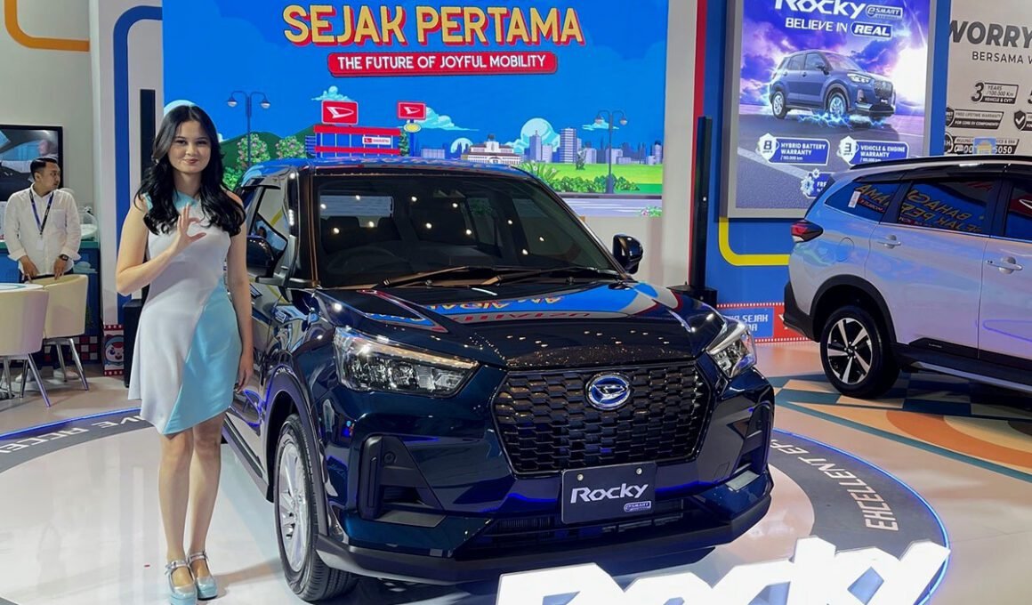 Daihatsu Rocky e-Smart Hybrid GIIAS Bandung