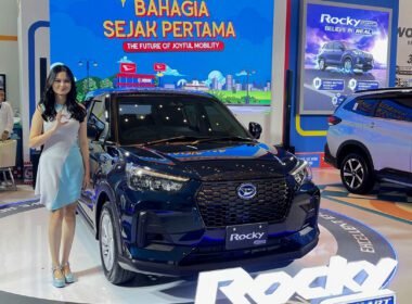 Daihatsu Rocky e-Smart Hybrid GIIAS Bandung