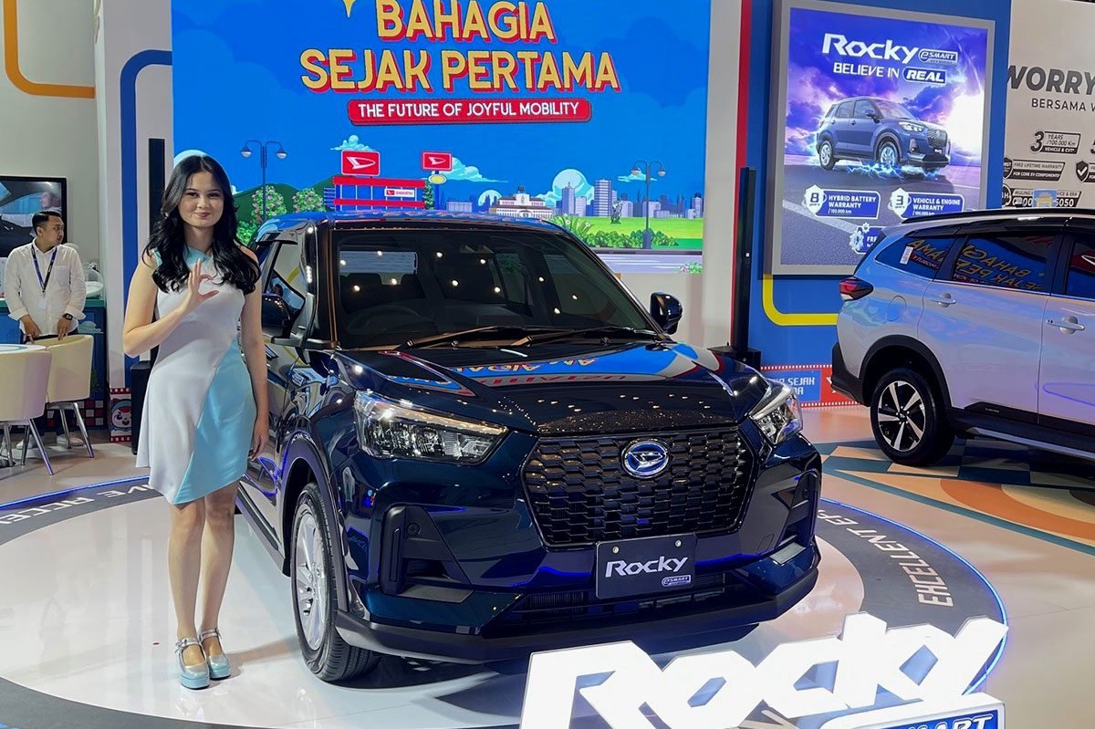Daihatsu Rocky e-Smart Hybrid GIIAS Bandung