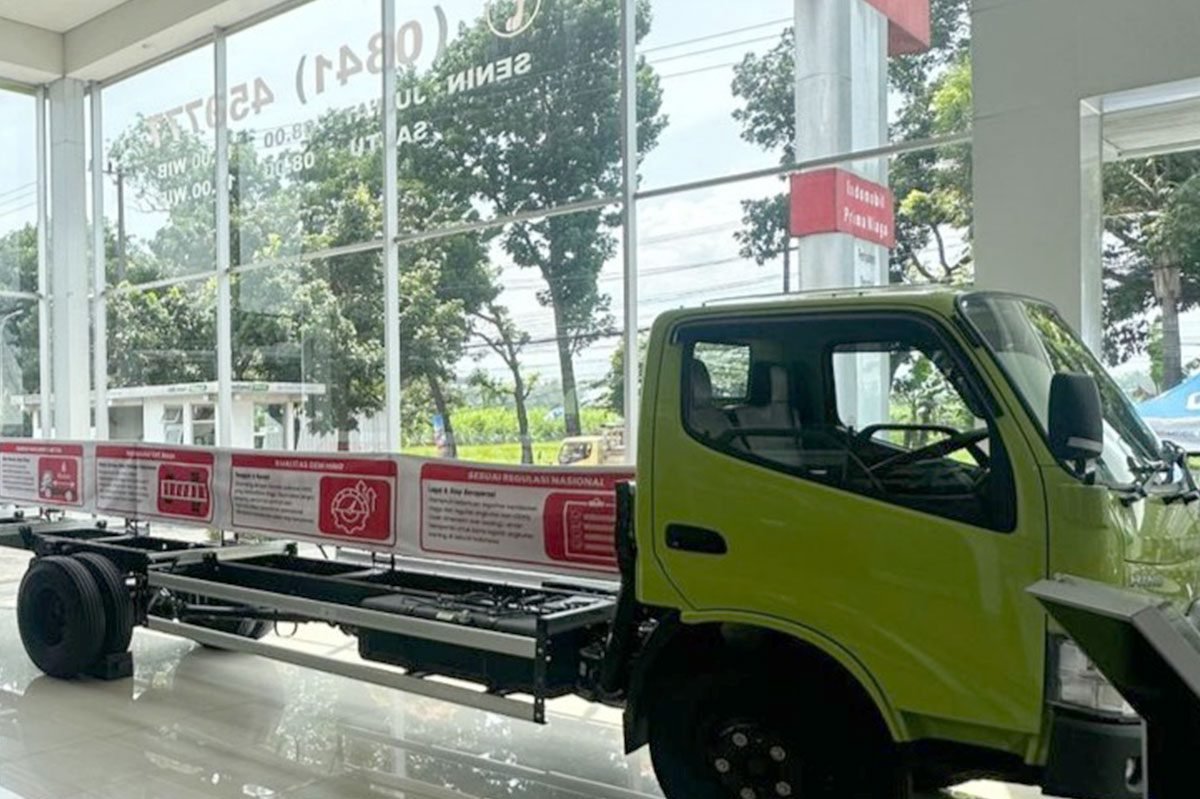 Hino 300–136 MDLR Malang