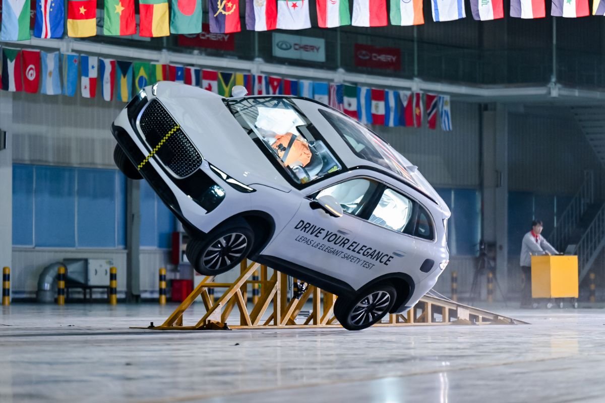 Uji tabrak lepas L8 China