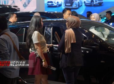 konsumen beli mobil giias bandung 2025