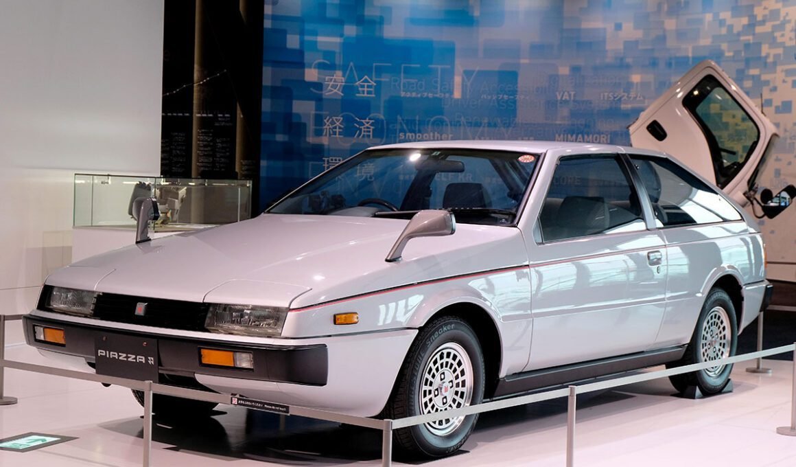 Isuzu Piazza Plaza Isuzu Jepang