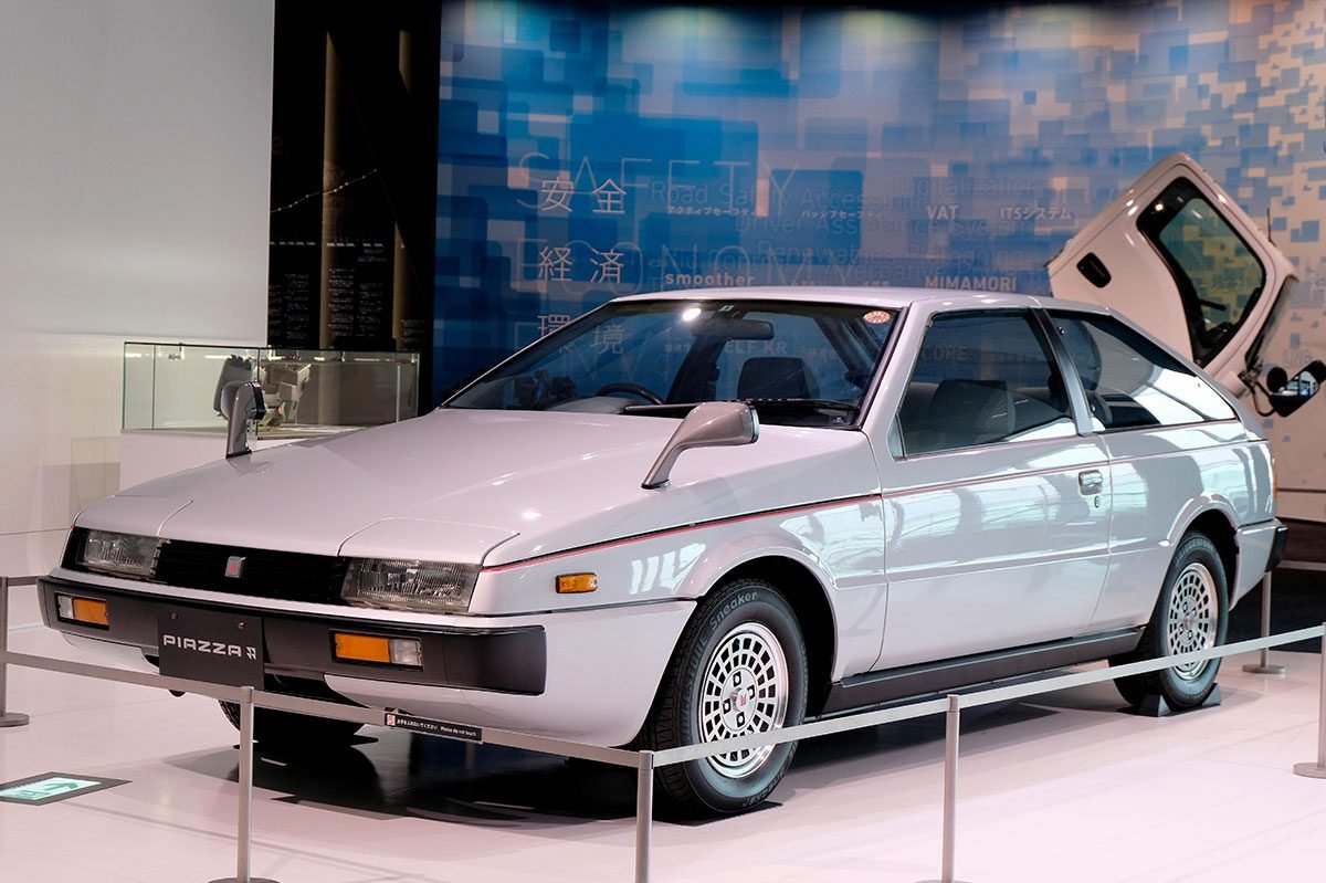 Isuzu Piazza Plaza Isuzu Jepang