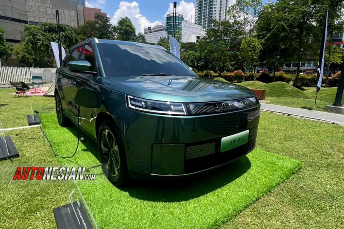 Jaecoo J5 EV Indonesia Forest Green