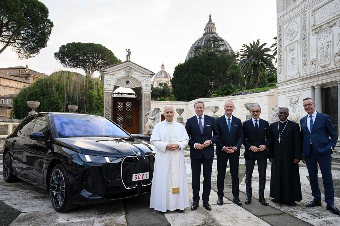 BMW iX60 Paus Vatikan