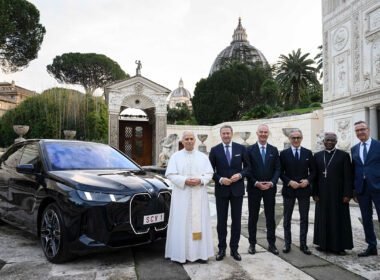 BMW iX60 Paus Vatikan